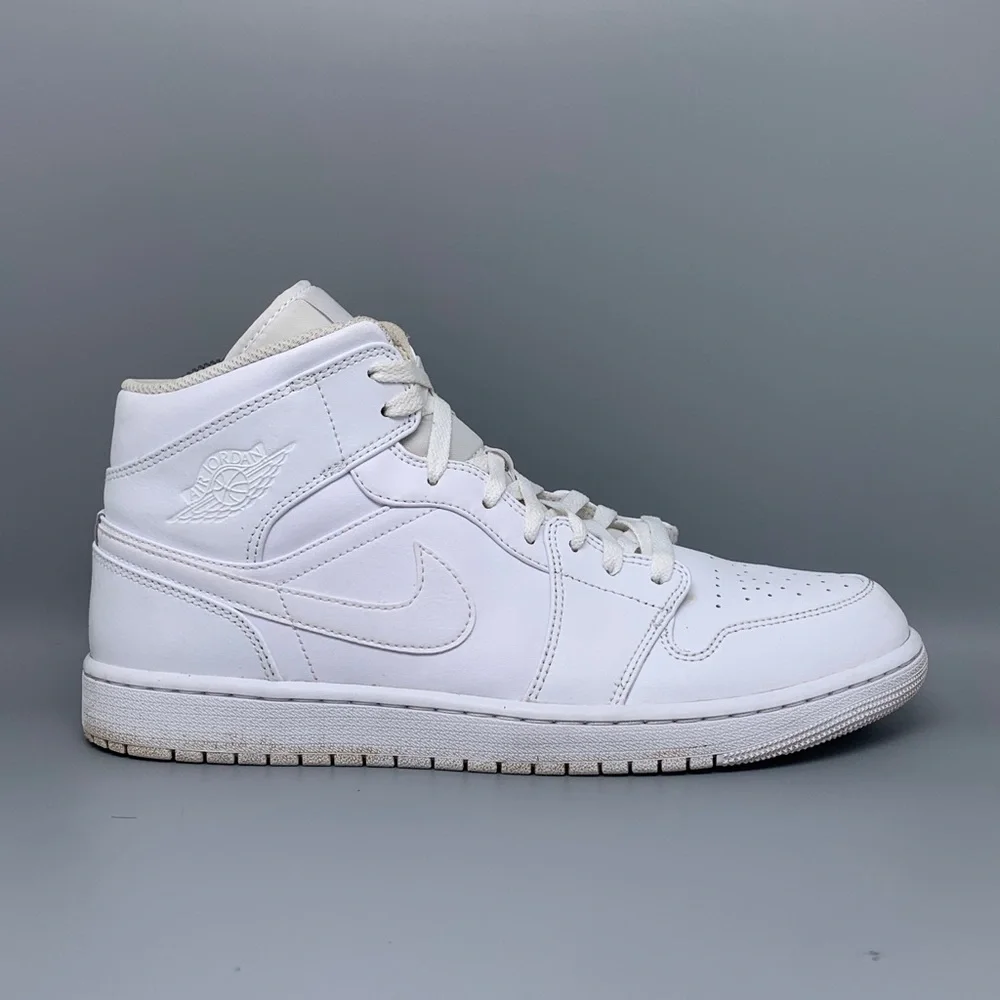 Jordan 1 Mid Triple‎ White Basketball Shoes 554724‑136 Men’s Sz 12 EU 46